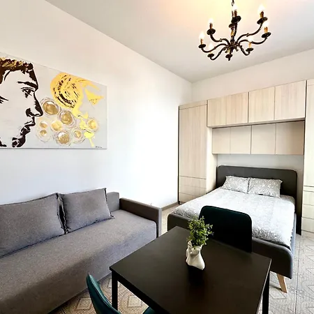 Apartment 7-7-6 *