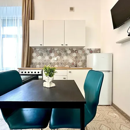 Apartment 7-7-6 *