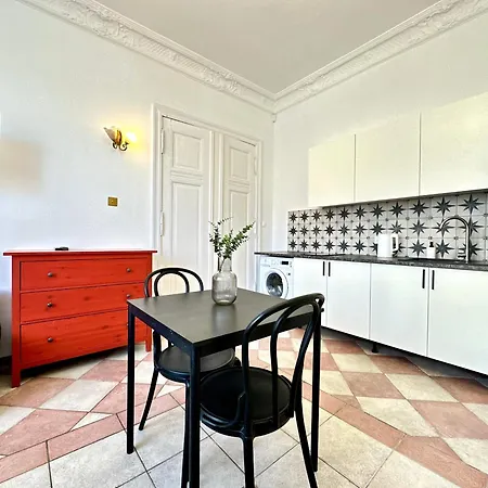 Apartment 7-7-6 *