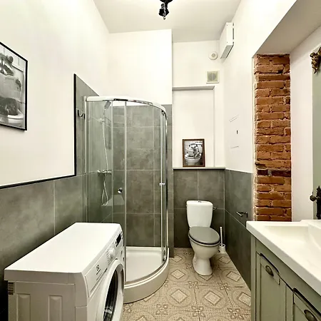 Apartment 7-7-6