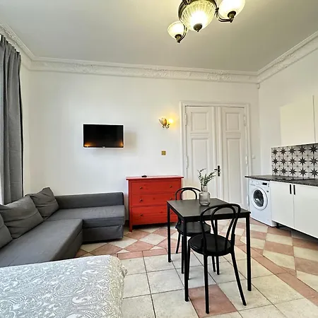Apartment 7-7-6 *