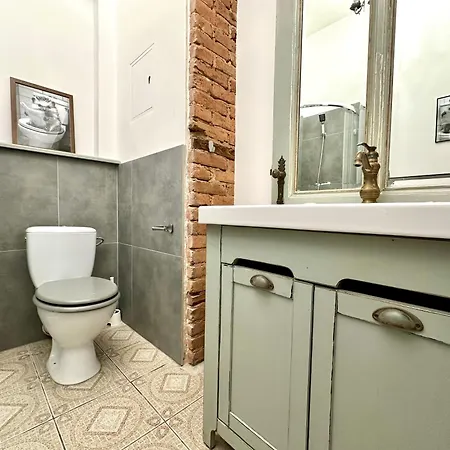 7-7-6 Apartment *